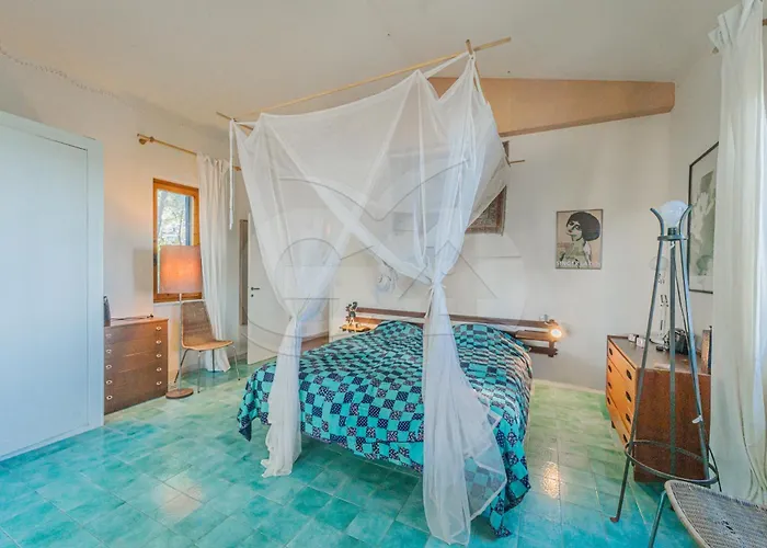 Madonna Delle Grazie Con Accesso Privato Al Mare - Goelba Каполивери