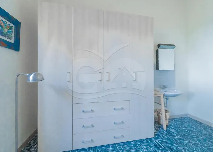 Madonna Delle Grazie Con Accesso Privato Al Mare - Goelba * Каполивери